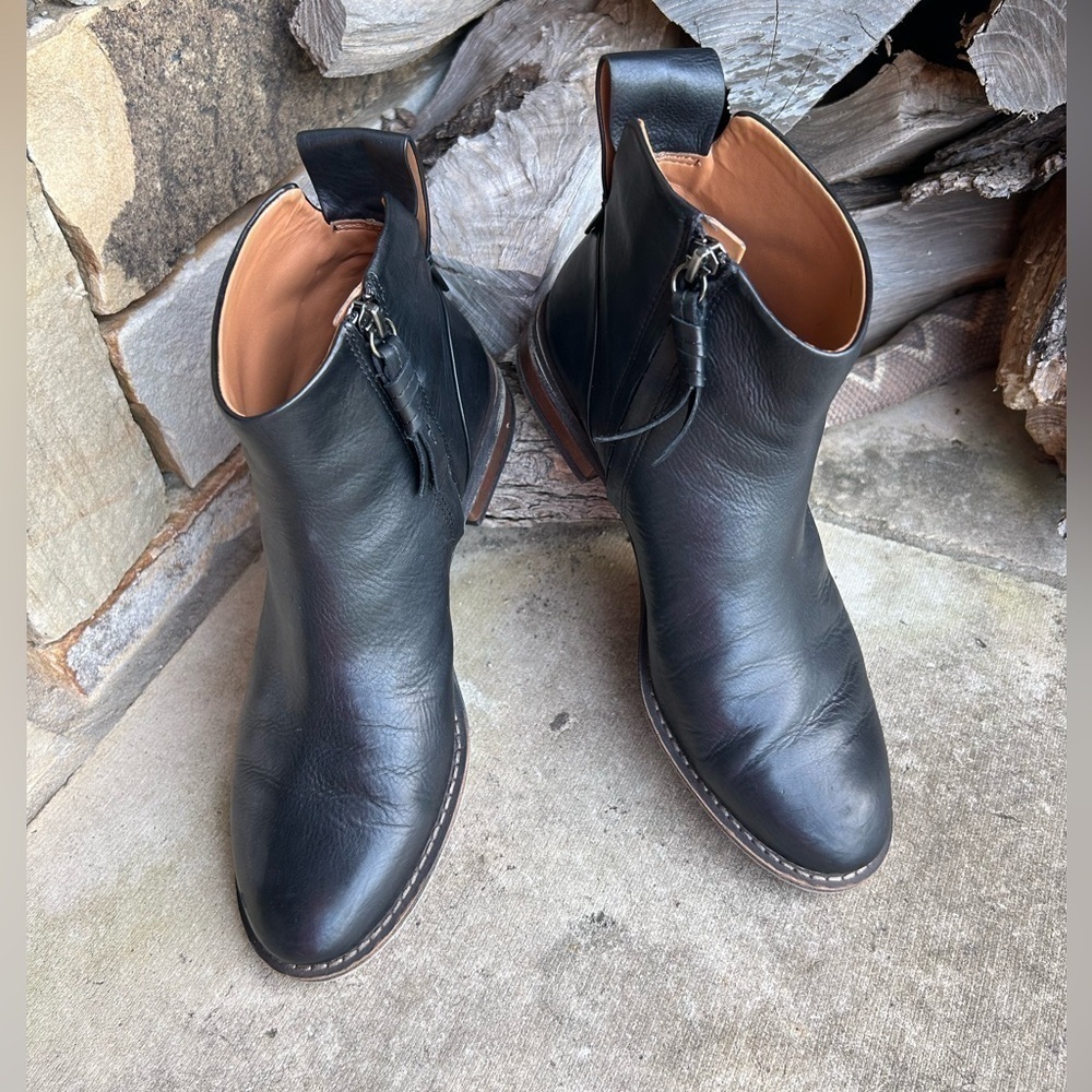 Franco Sarto A-Lori black high quality leather ankle booties w/side‎ zip Sz-7. I